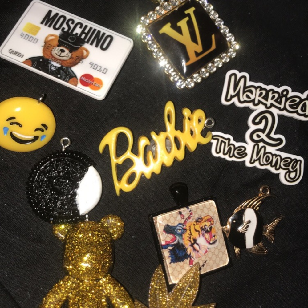 Black n yellow croc charm set!!